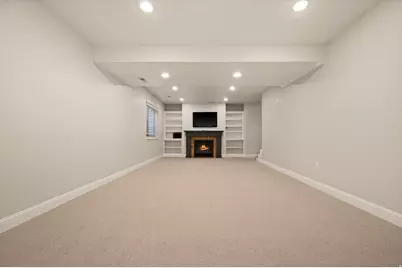2439 E Woodwillow Cir, Salt Lake City, UT 84109 - Photo 32