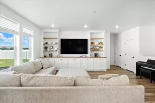 590 S 400 E, Hyrum, UT 84319 - Photo 8