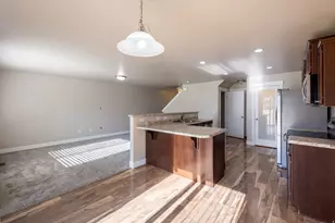 757 W Gallant Dr, Bluffdale, UT 84065 - Photo 4