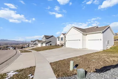 889 E 600 N, Hyde Park, UT 84318 - Photo 2