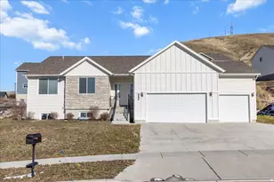 889 E 600 N, Hyde Park, UT 84318 - Photo 1