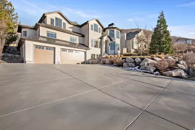 10043 S Stonewall Ct, Sandy, UT 84092 - Photo 2