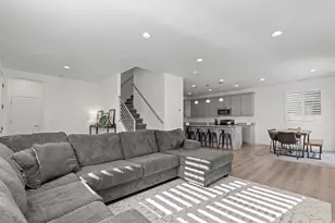 1912 W Parkview Dr, Syracuse, UT 84075 - Photo 2