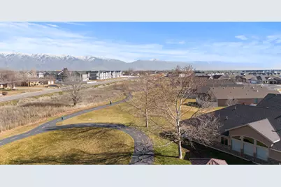 1912 W Parkview Dr, Syracuse, UT 84075 - Photo 30