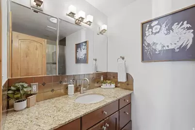 3471 E Olympus Dr, Holladay, UT 84124 - Photo 18