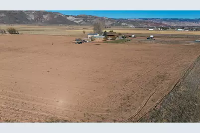 323 W 400 N, Central Valley, UT 84754 - Photo 14