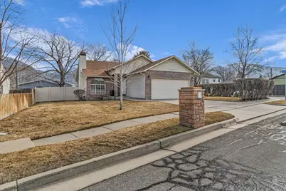 6993 S 1620 E, Cottonwood Heights, UT 84121 - Photo 2