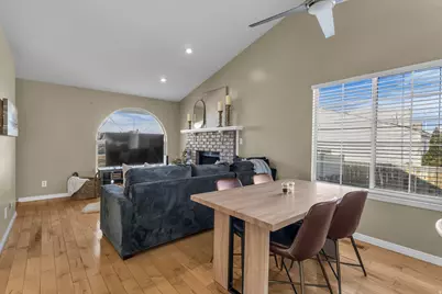 6993 S 1620 E, Cottonwood Heights, UT 84121 - Photo 8