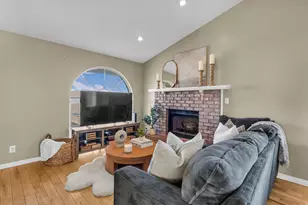 6993 S 1620 E, Cottonwood Heights, UT 84121 - Photo 4