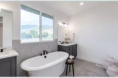 581 W Summerhill Ln N, Centerville, UT 84014 - Photo 14