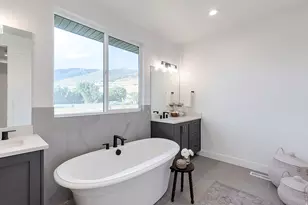 581 W Summerhill Ln N, Centerville, UT 84014 - Photo 14