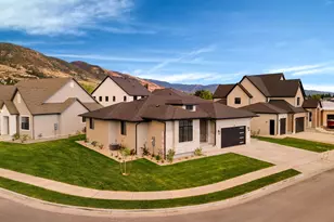 581 W Summerhill Ln N, Centerville, UT 84014 - Photo 2