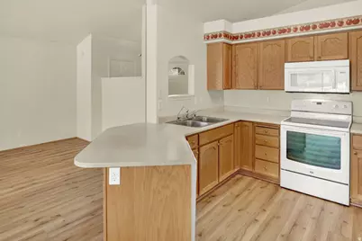 5366 W Stony Brook Cir S, Salt Lake City, UT 84118 - Photo 6