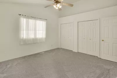 5366 W Stony Brook Cir S, Salt Lake City, UT 84118 - Photo 12