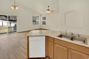 5366 W Stony Brook Cir S, Salt Lake City, UT 84118 - Photo 10