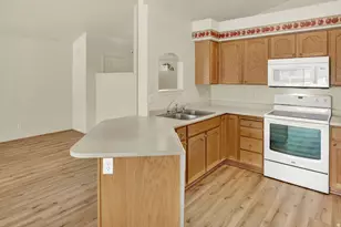 5366 W Stony Brook Cir S, Salt Lake City, UT 84118 - Photo 8