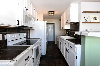 1360 W 6690 S #E204, West Jordan, UT 84084 - Photo 6