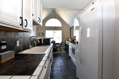 1360 W 6690 S #E204, West Jordan, UT 84084 - Photo 6