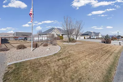1587 E Smithfield Dr, Eagle Mountain, UT 84005 - Photo 2