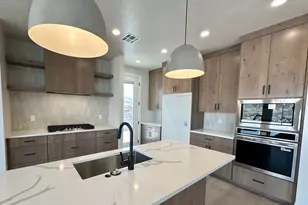 1023 N Falcon Ridge View, Hurricane, UT 84737 - Photo 10