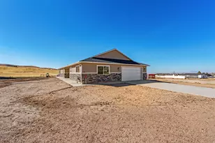 575 N Deer Meadow Dr, Oak City, UT 84649 - Photo 2