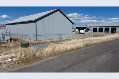 1231 S Airstrip Ln, Mount Pleasant, UT 84647 - Photo 2