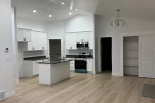 2288 E Sego Liliy Dr, Eagle Mountain, UT 84005 - Photo 2