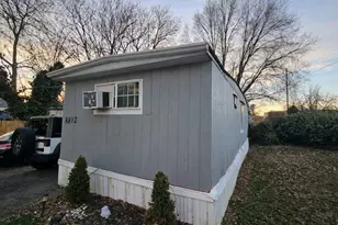 8812 S Stratford Cir, Sandy, UT 84070 - Photo 2