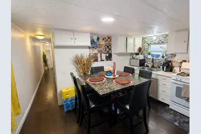 8812 S Stratford Cir, Sandy, UT 84070 - Photo 6