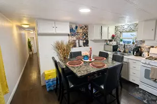 8812 S Stratford Cir, Sandy, UT 84070 - Photo 6