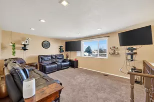 911 S 1500 E, Clearfield, UT 84015 - Photo 4