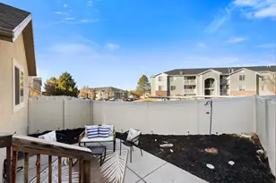 214 W Crescent View Ln N, Tooele, UT 84074 - Photo 14