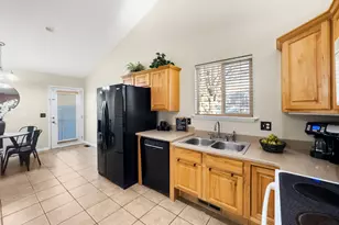 214 W Crescent View Ln N, Tooele, UT 84074 - Photo 4