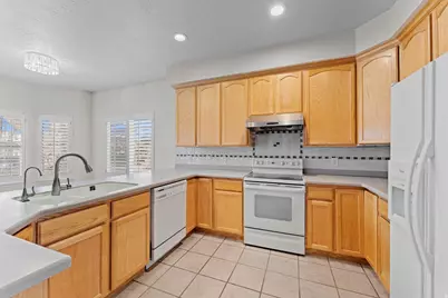 9928 S Cascade Dr, Sandy, UT 84070 - Photo 6