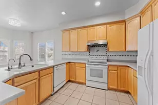 9928 S Cascade Dr, Sandy, UT 84070 - Photo 6