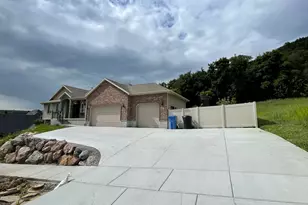 414 Juniper Ct, Wellsville, UT 84339 - Photo 2