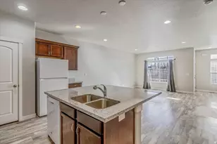 5653 W Pelican Ridge Ln, West Valley, UT 84118 - Photo 4