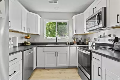 2550 E 610 N #A-B, Saint George, UT 84790 - Photo 6