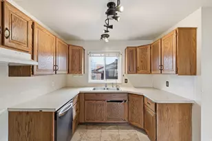 220 W 4800 S, Washington Terrace, UT 84405 - Photo 6