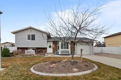 12468 S 1510 St W, Riverton, UT 84065 - Photo 2