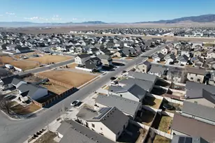 1663 E Shadow Dr, Eagle Mountain, UT 84005 - Photo 32