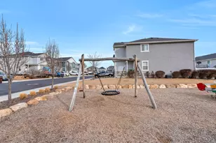 7217 N Clover Leaf Ln E, Eagle Mountain, UT 84005 - Photo 28