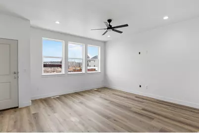 241 W 1160 N #19, Tooele, UT 84074 - Photo 2