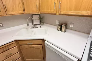 886 E Maple Crest Ct, Salt Lake City, UT 84106 - Photo 6