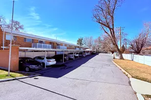 886 E Maple Crest Ct, Salt Lake City, UT 84106 - Photo 2