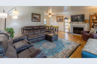407 N 200 E, Kaysville, UT 84037 - Photo 2