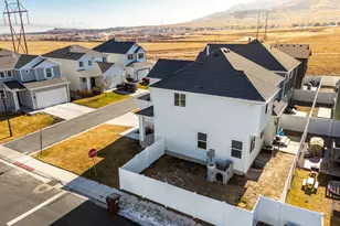 4952 E Lk Cor Dr, Eagle Mountain, UT 84005 - Photo 6