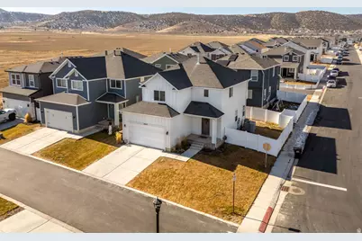 4952 E Lake Corner Dr, Eagle Mountain, UT 84005 - Photo 4