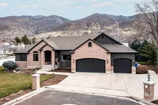 943 Creekside Ct, Farmington, UT 84025 - Photo 2