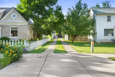 136 W Young St, Morgan, UT 84050 - Photo 2